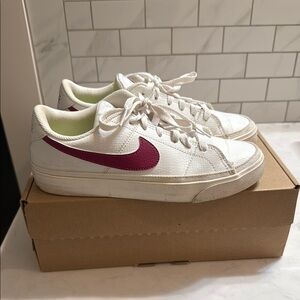 Nike Women’s court legacy